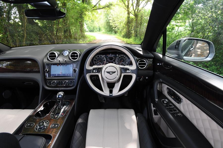 Торпедо Bentley Bentayga V8 2018 года  (UK) (фото 10 из 28)